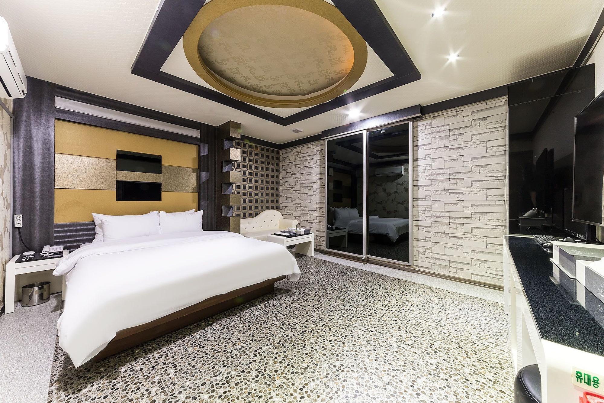 Millennium Hotel Коян Экстерьер фото